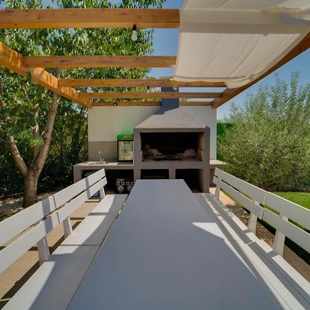 Black Diamond Apartment Vilanija Exterior photo