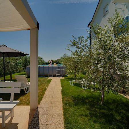 Black Diamond Apartment Vilanija Exterior photo