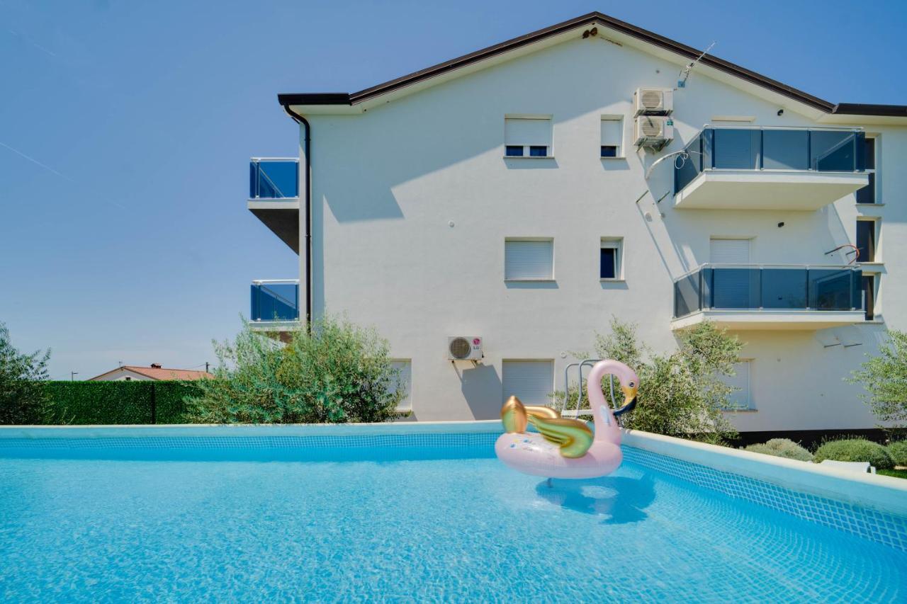 Black Diamond Apartment Vilanija Exterior photo