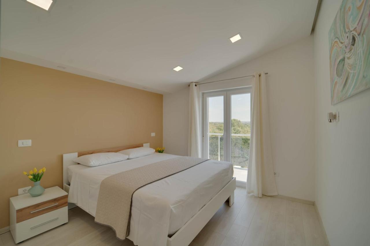 Black Diamond Apartment Vilanija Exterior photo