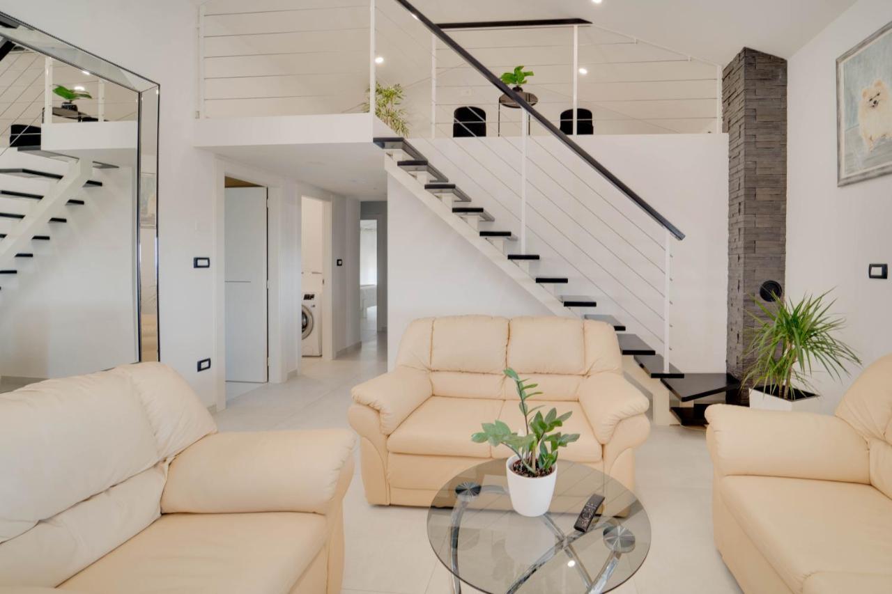 Black Diamond Apartment Vilanija Exterior photo
