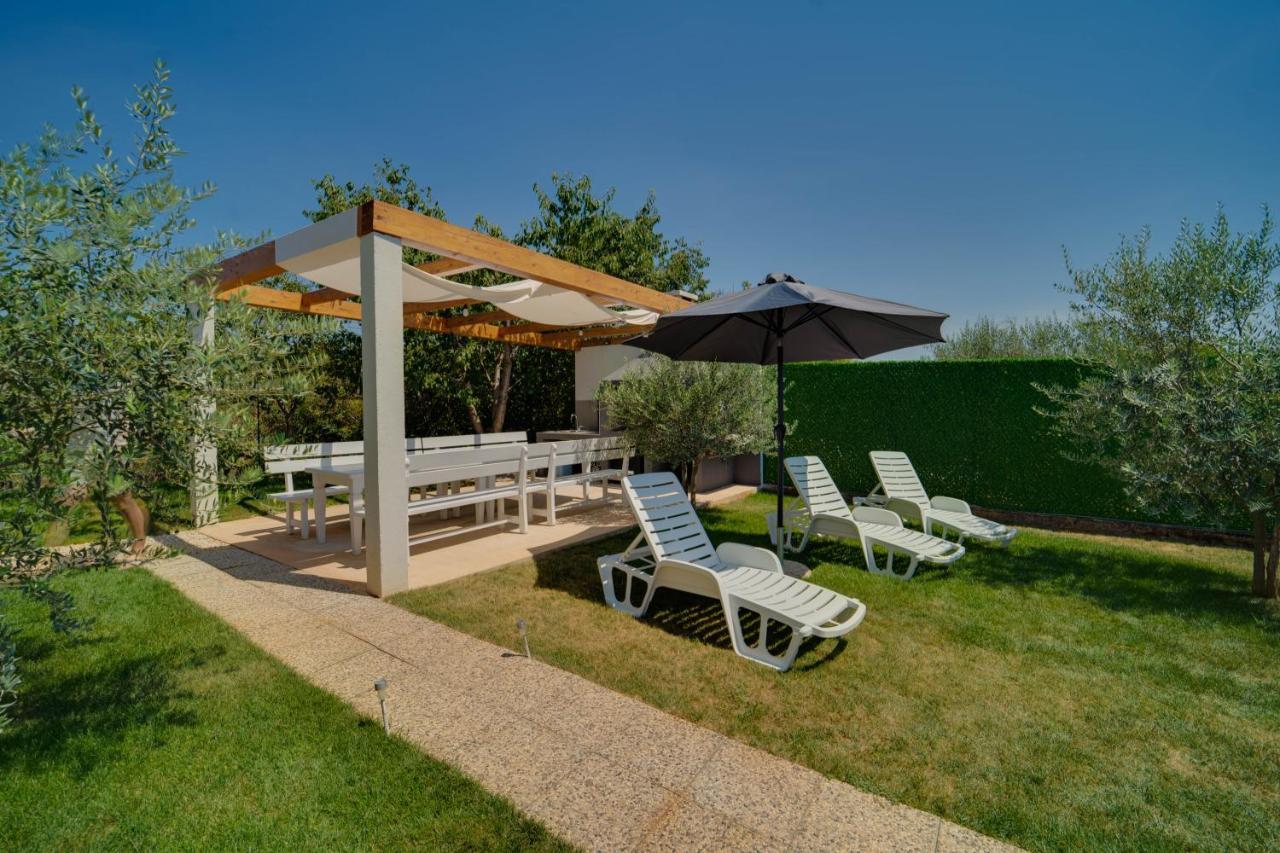 Black Diamond Apartment Vilanija Exterior photo